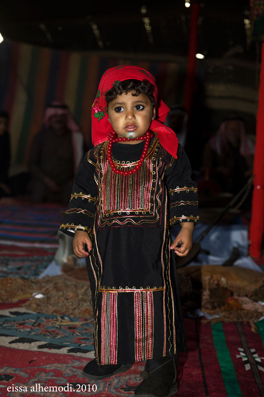 نقره لتكبير أو تصغير الصورة ونقرتين لعرض الصورة في صفحة مستقلة بحجمها الطبيعي