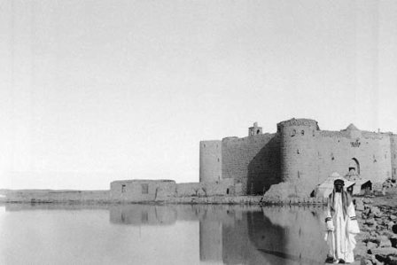قلعة المعظم ، القصر وفيه بركة ماء (1907م)