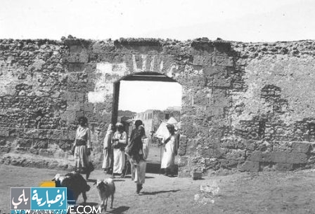 الباب الشرقي لمدينة الوجه ، المنظر من خارج المدينة (1917م)