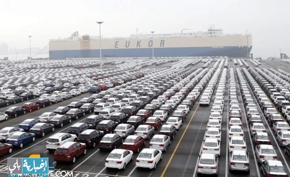 سيارات معدة للتصدير على أرض ميناء في كوريا الجنوبية.