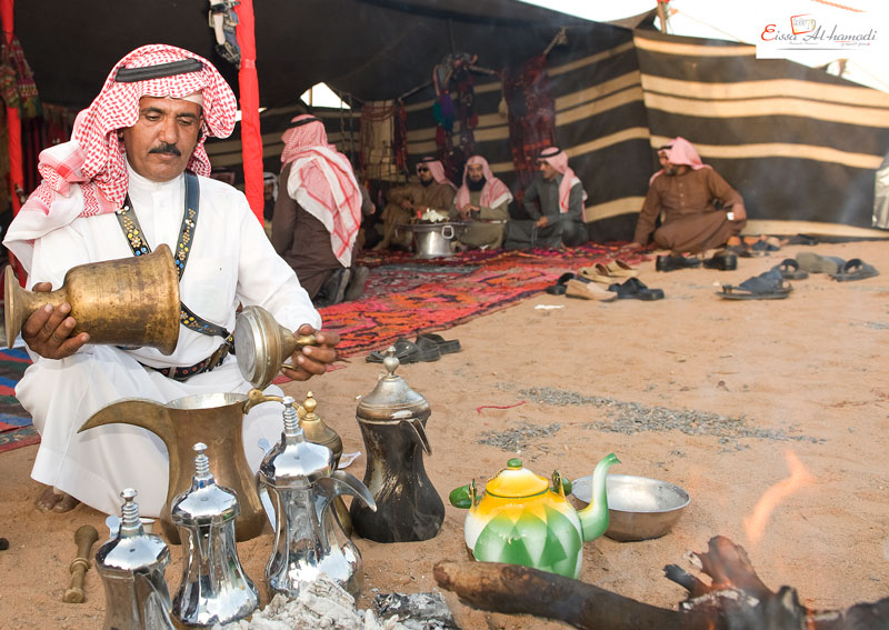 نقره لتكبير أو تصغير الصورة ونقرتين لعرض الصورة في صفحة مستقلة بحجمها الطبيعي