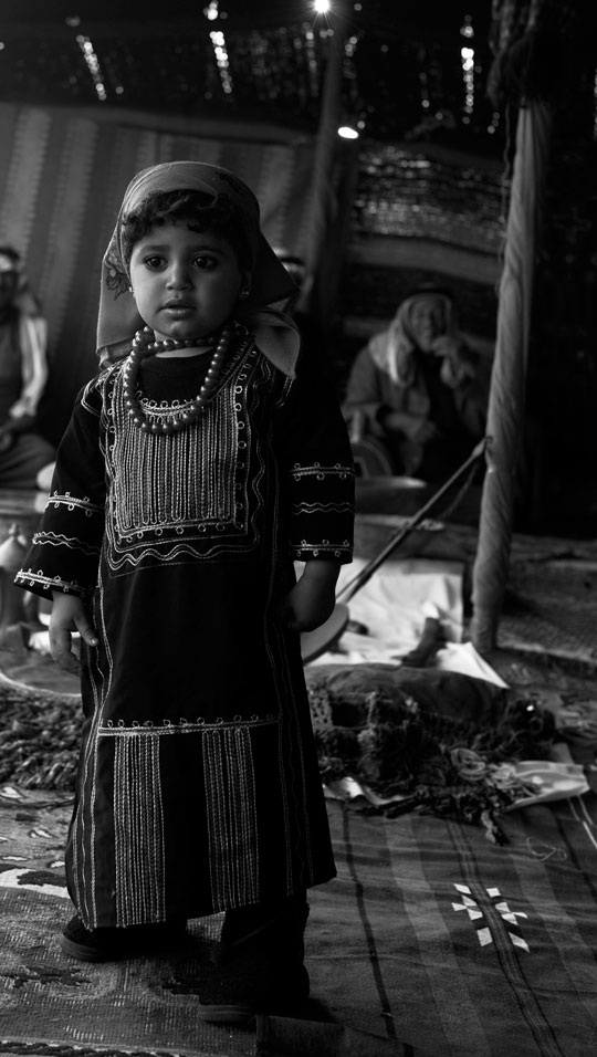 نقره لتكبير أو تصغير الصورة ونقرتين لعرض الصورة في صفحة مستقلة بحجمها الطبيعي
